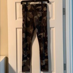 Athleta 7/8 Camo legging